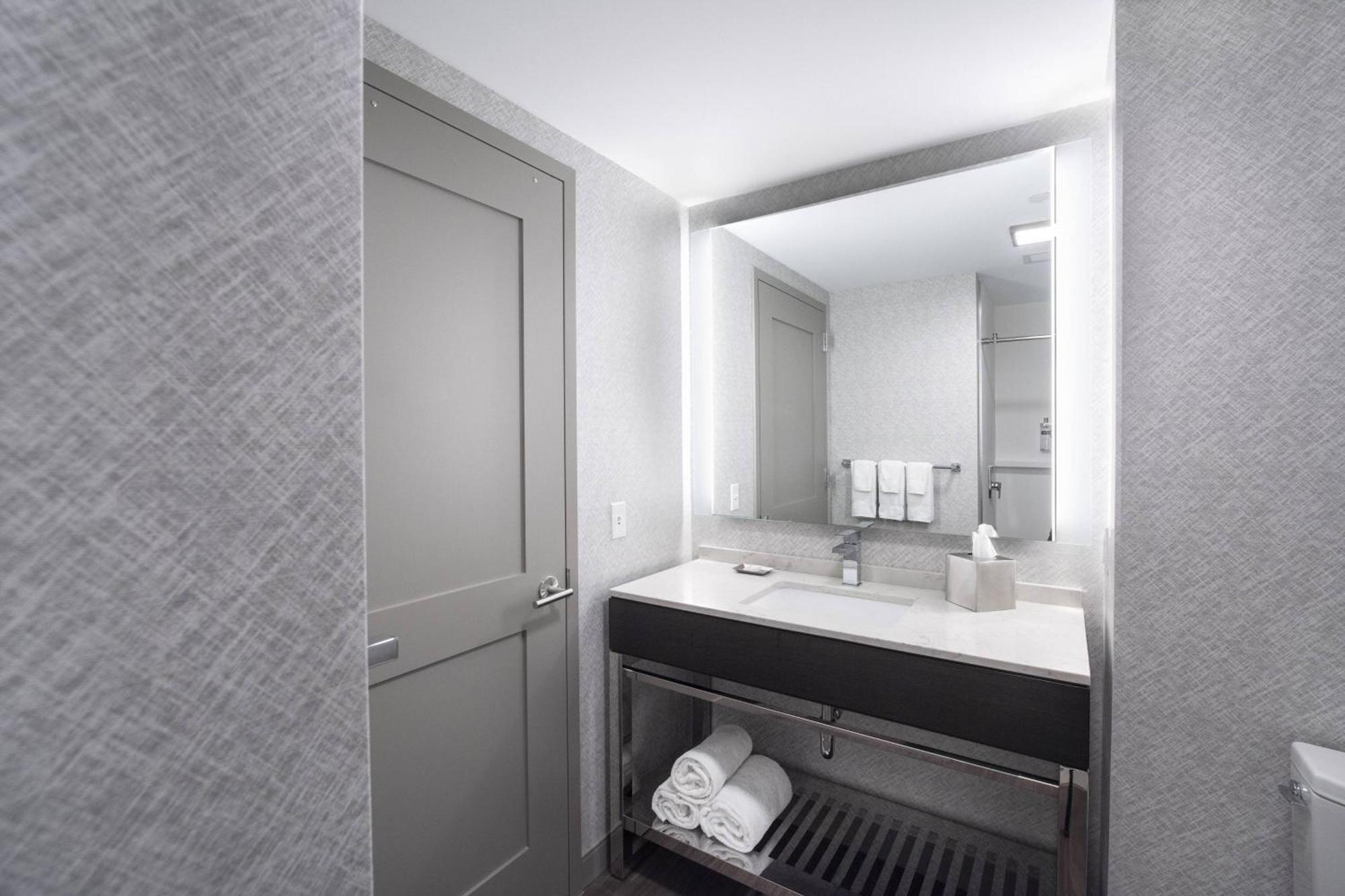 Fairfield Inn & Suites By Marriott Boston Logan Airport/Челси Екстериор снимка